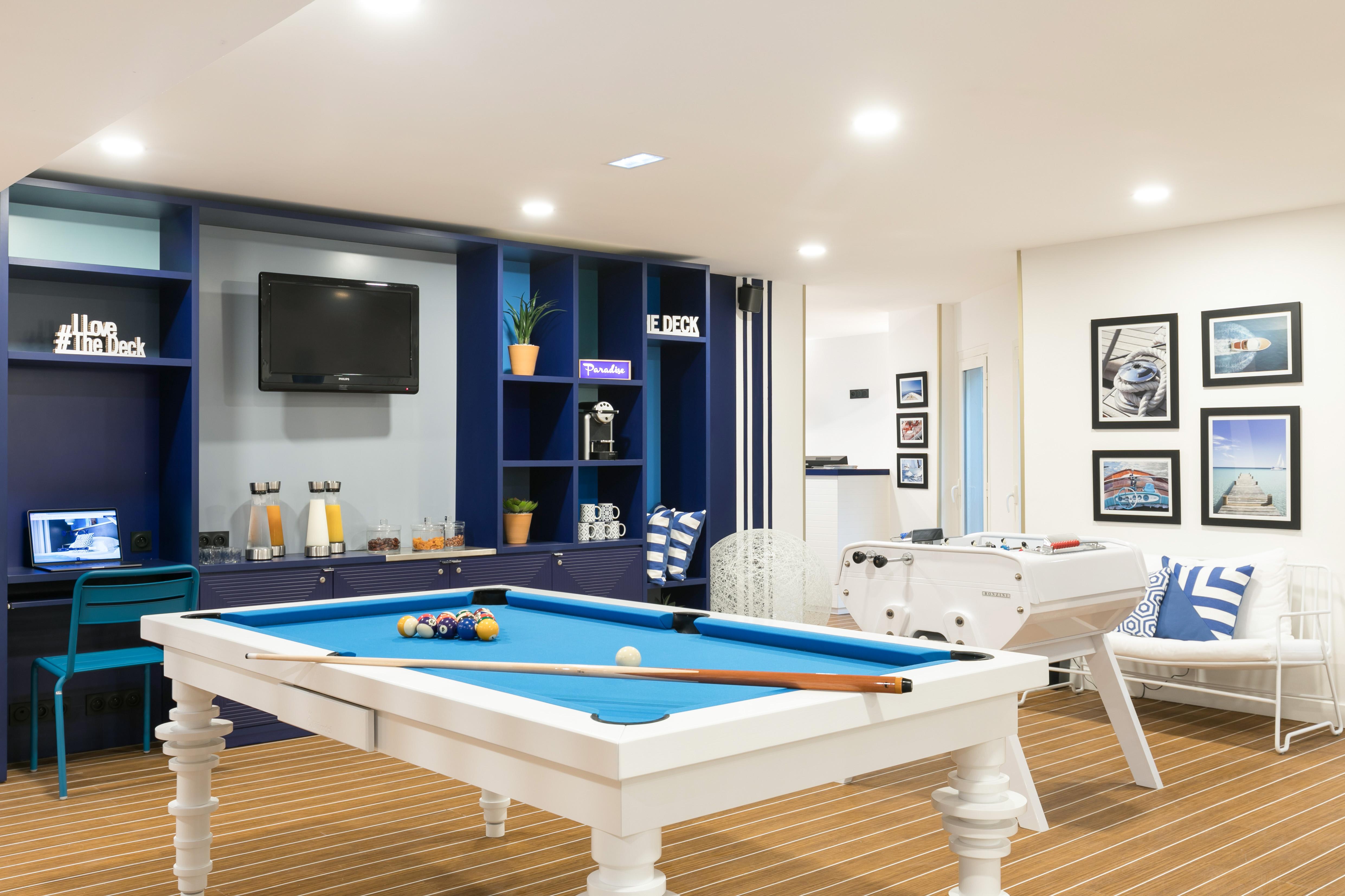 The Deck Hotel By Happyculture Ницца Экстерьер фото