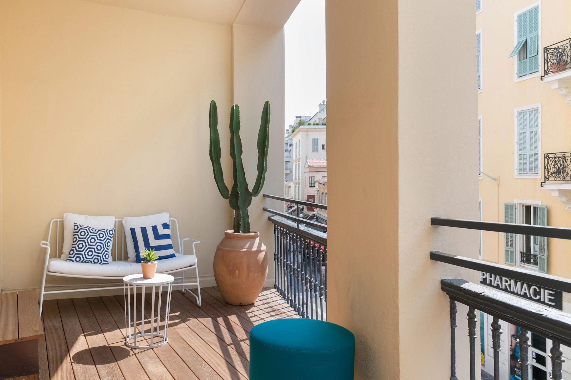 The Deck Hotel By Happyculture Ницца Экстерьер фото
